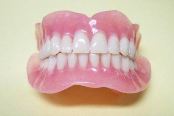 Зубной протез при полном отсутствии зубов